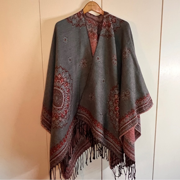 Source Unknown Sweaters - Split Hem Wrap / Sweater Cape - NWT - lightweigh